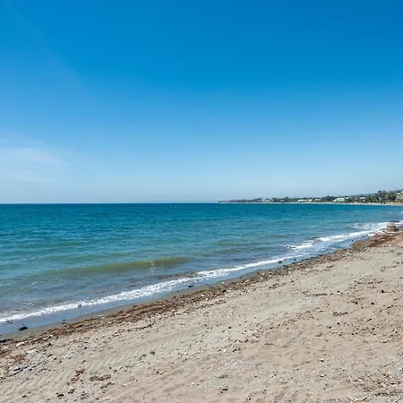Luxury Salinas Beachside Daire Estepona